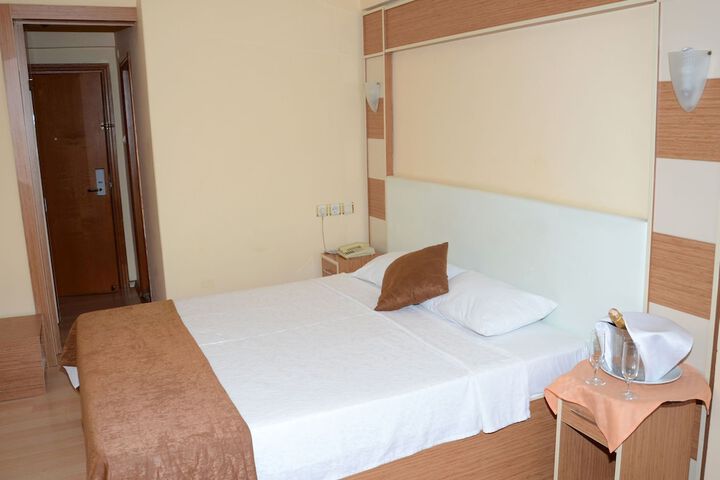 Room 17 of 34