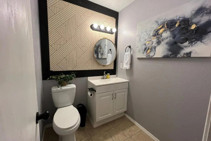 Room 6 of 9