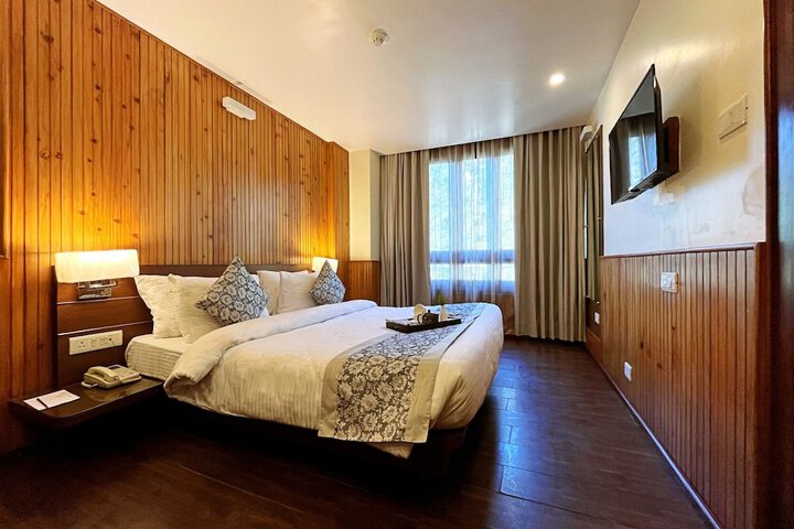 Room 8 of 12
