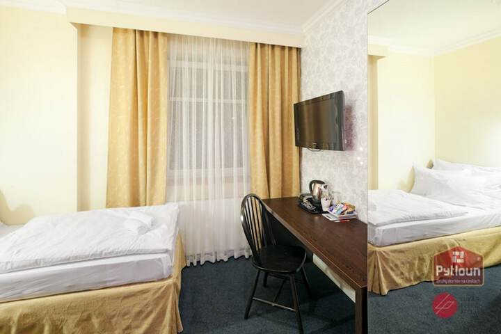 Room 5 of 37
