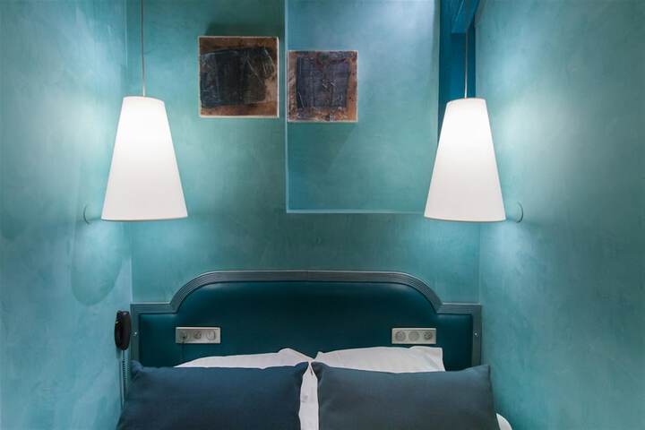 Room 27 of 105