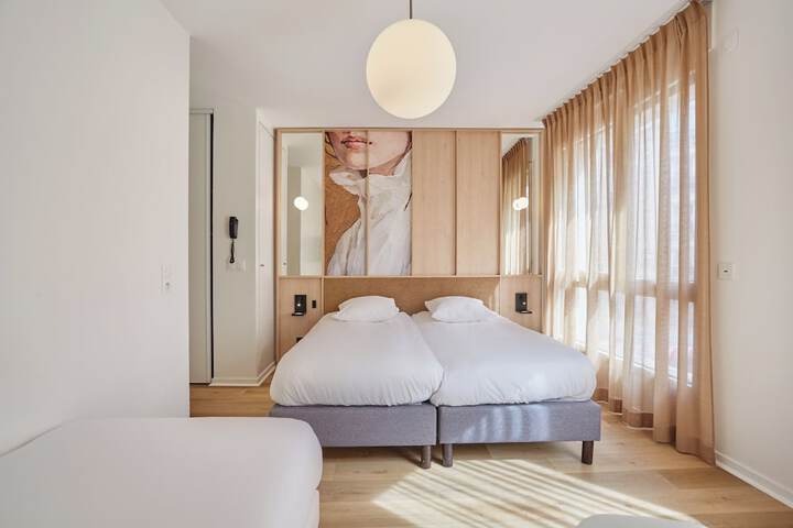 Room 13 of 48