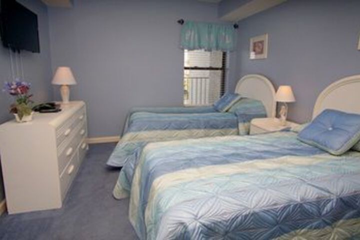 Room 6 of 12