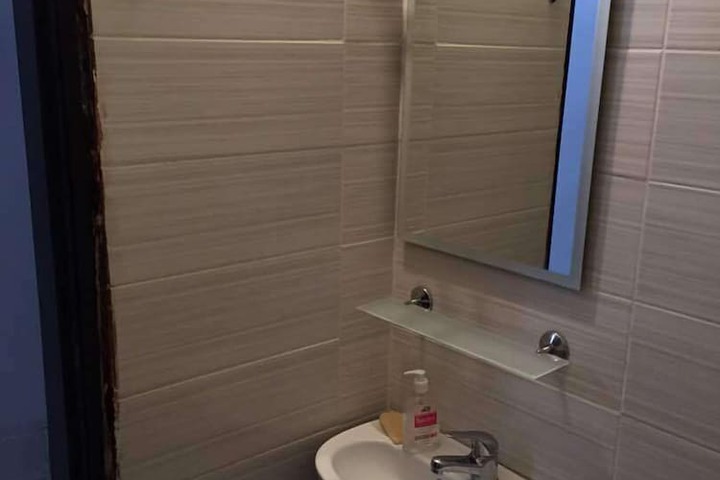 Room 10 of 16