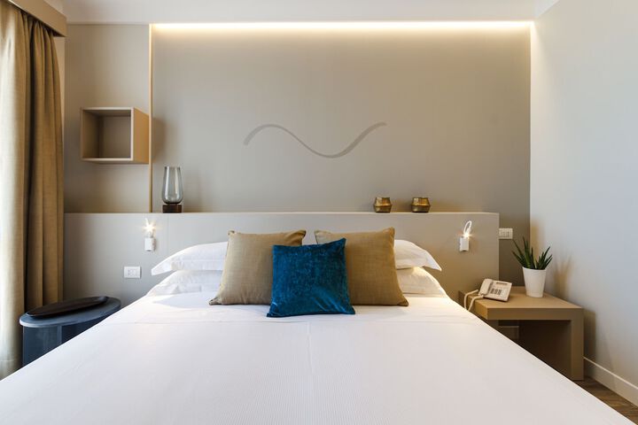 Room 17 of 105