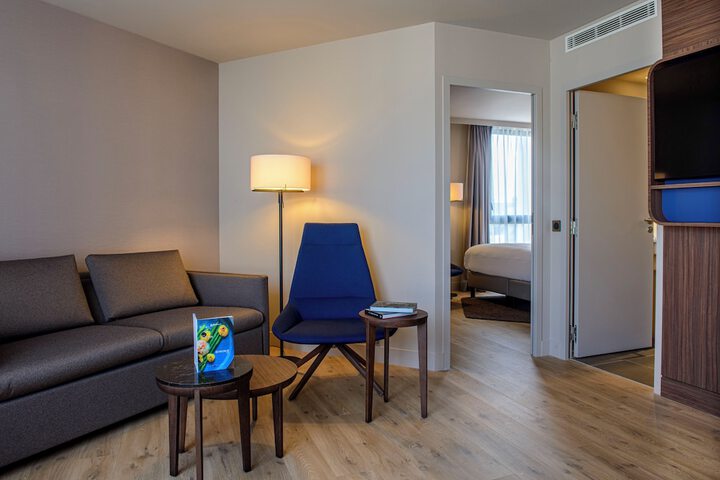 Room 32 of 106