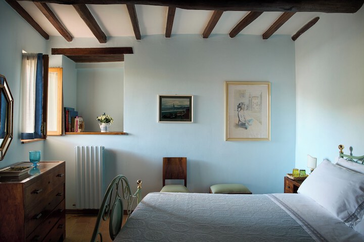 Room 3 of 18