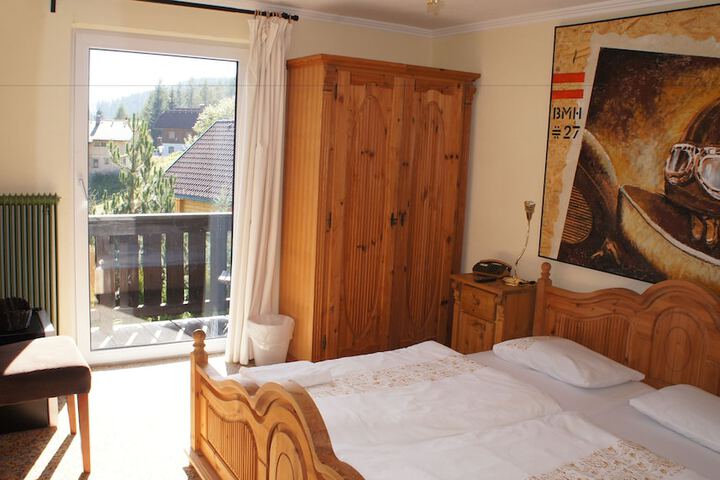 Room 14 of 77