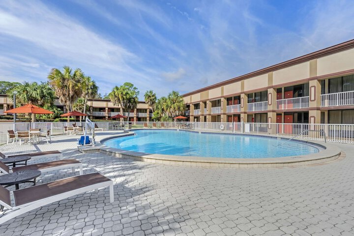 Pool Hotel
