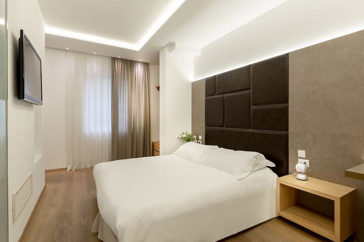 Room 18 of 104