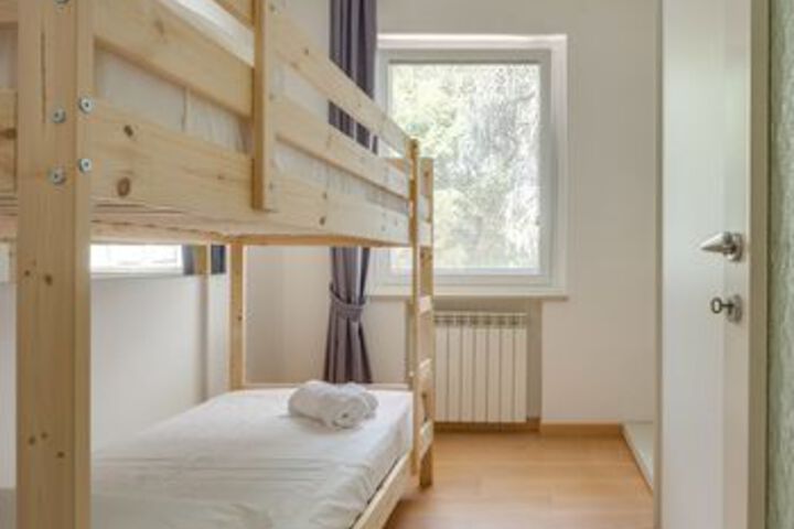 Room 6 of 17