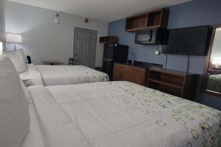 ADA Accessible Studio 2 Queen Beds with Walk in Shower (6 of 8)