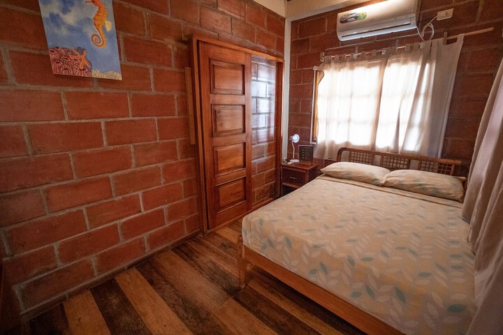 Room 10 of 80