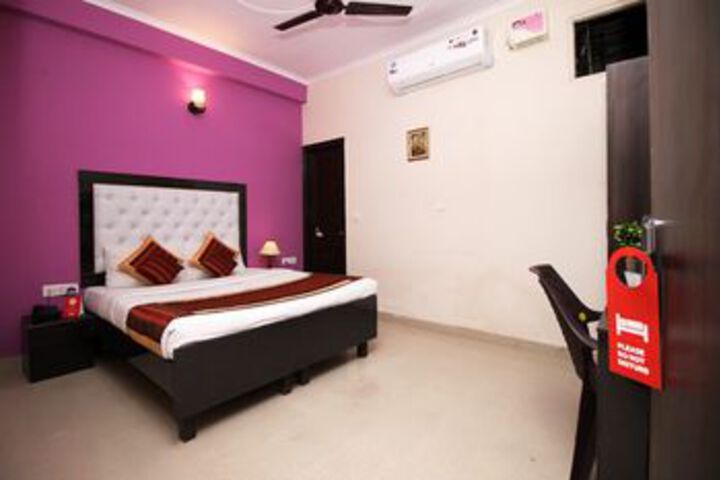 Room 10 of 21
