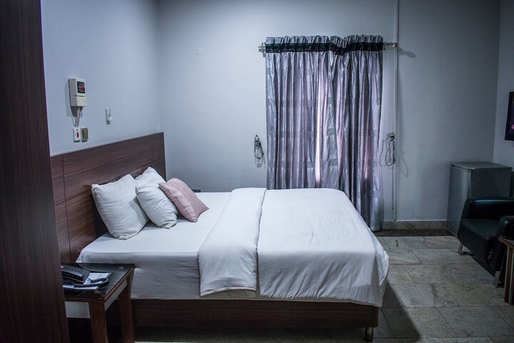 Room 15 of 32