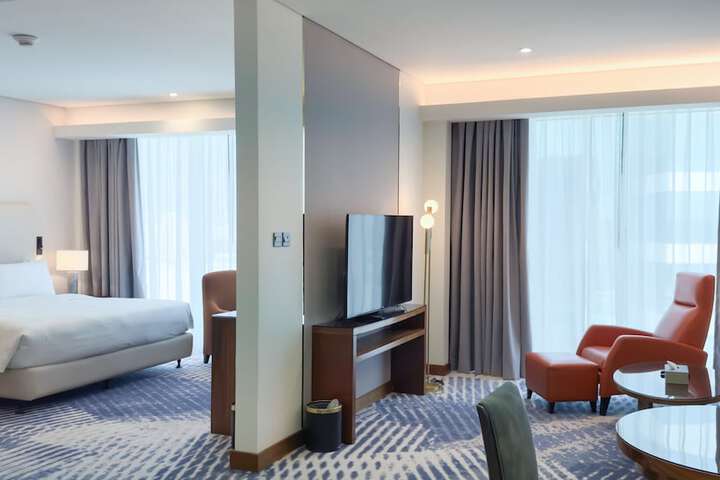 Room 16 of 106