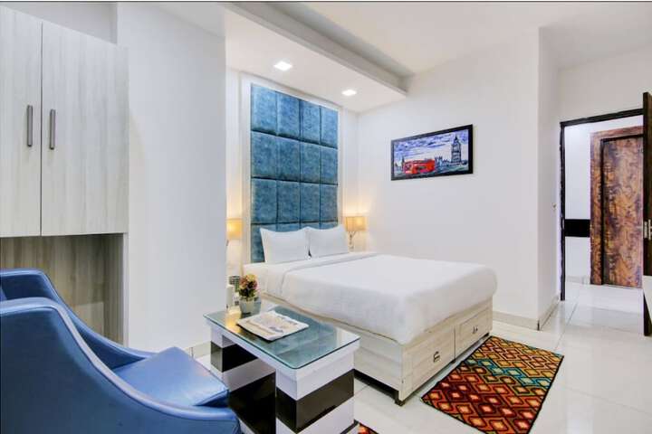 Room 6 of 19