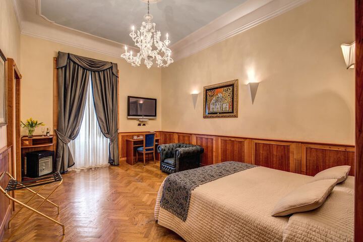 Room 4 of 28