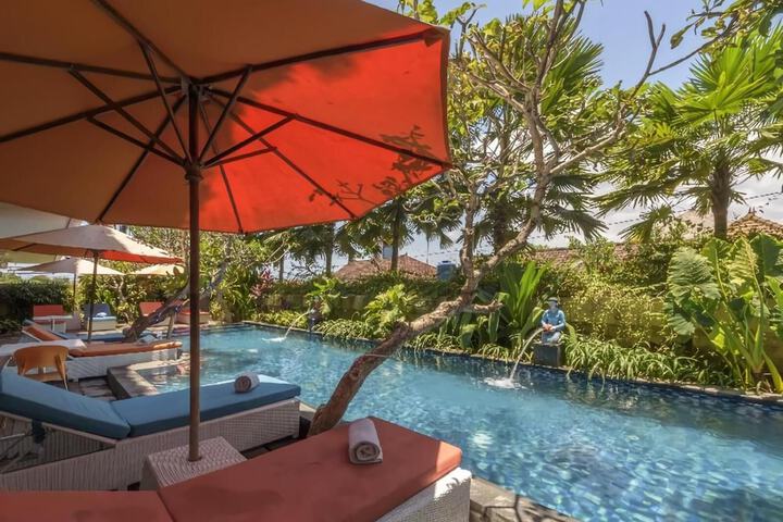 Hotel Pool