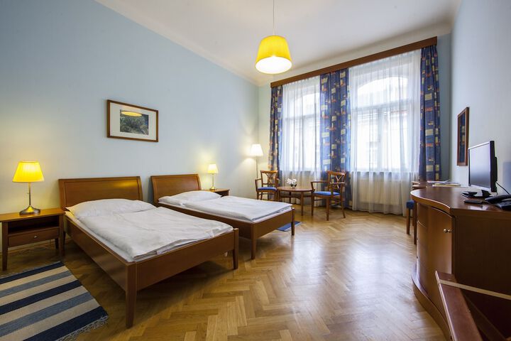 Room 6 of 27