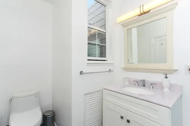 Exterior of Stylish 2br Sunset House W / parking 2 Bedroom Home
