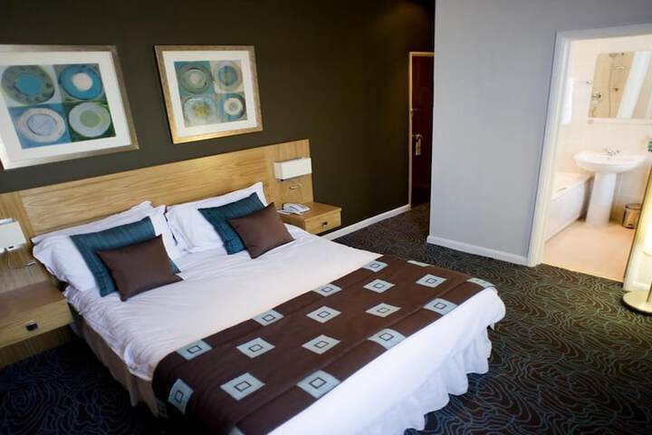 Room 28 of 53