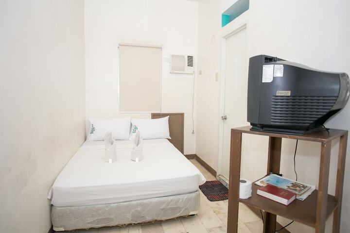 Room 15 of 33