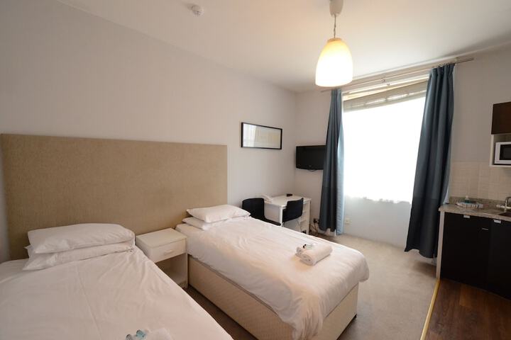Room 104 of 371