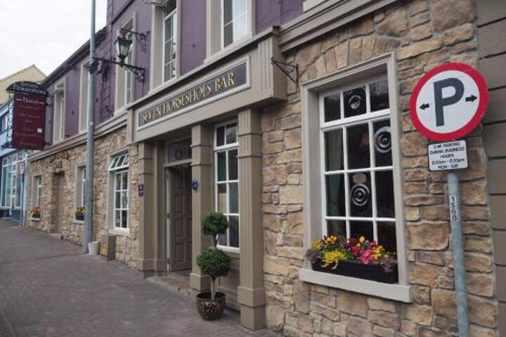 The Seven Horseshoes Hotel