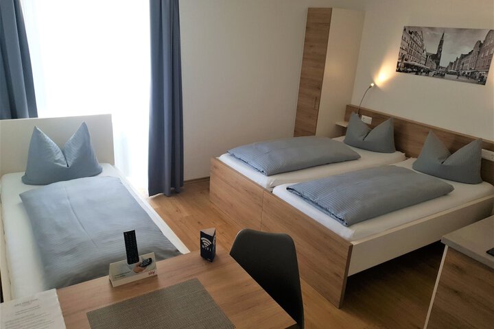 Room 7 of 18