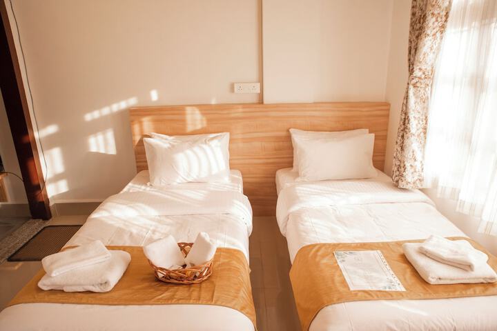 Room 4 of 10