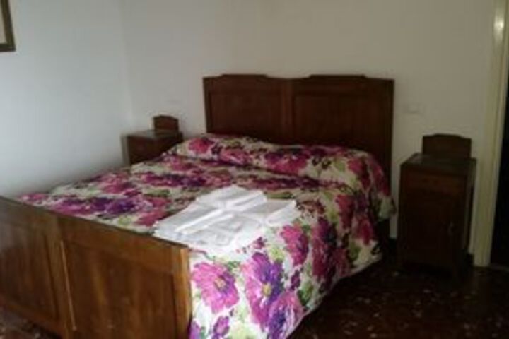Room 2 of 21