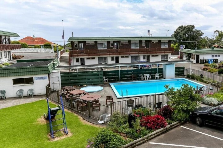 Pool 54 of 72