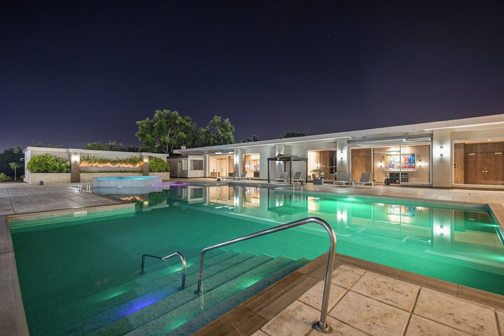 Hotel with Pool