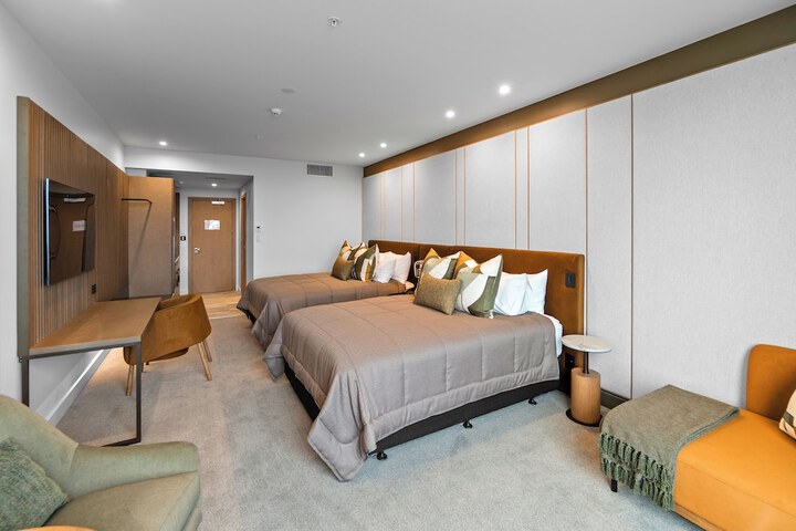 Room 6 of 42