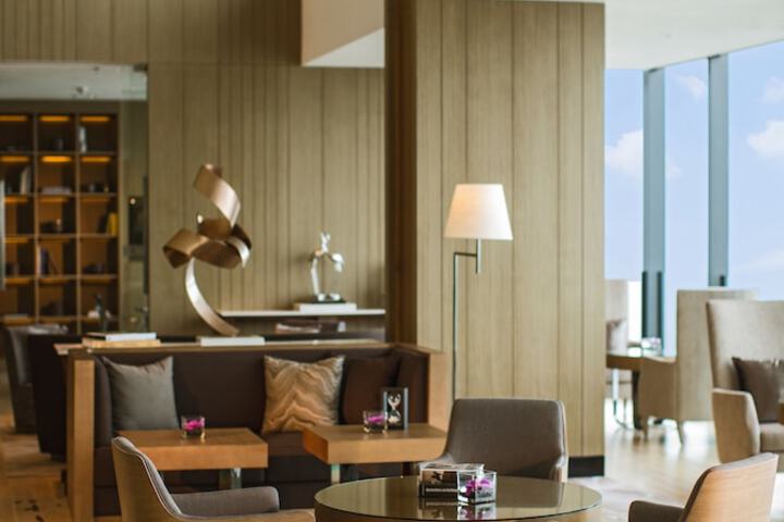 Lounge 86 of 100