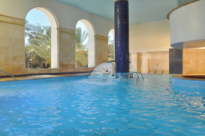 Hotel Pool