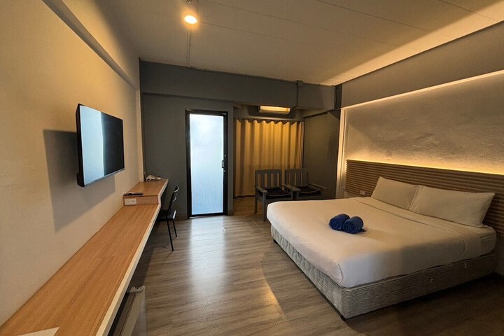 Room 3 of 10