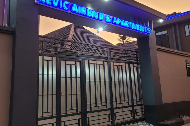 Revic Hotel - Airbnb & Apartments