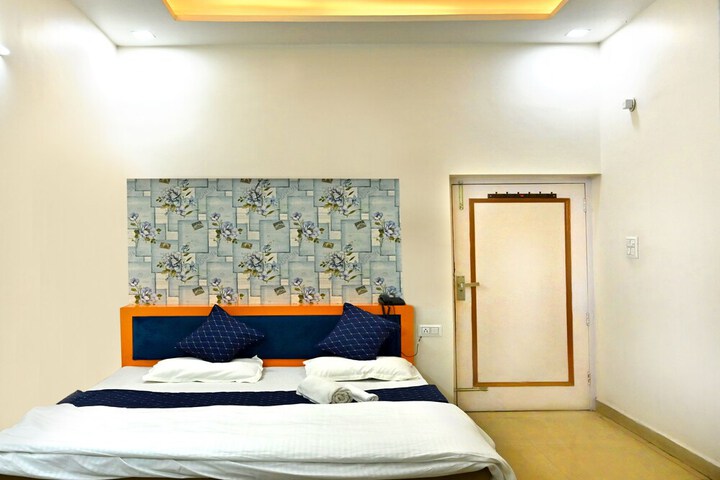Room 2 of 24