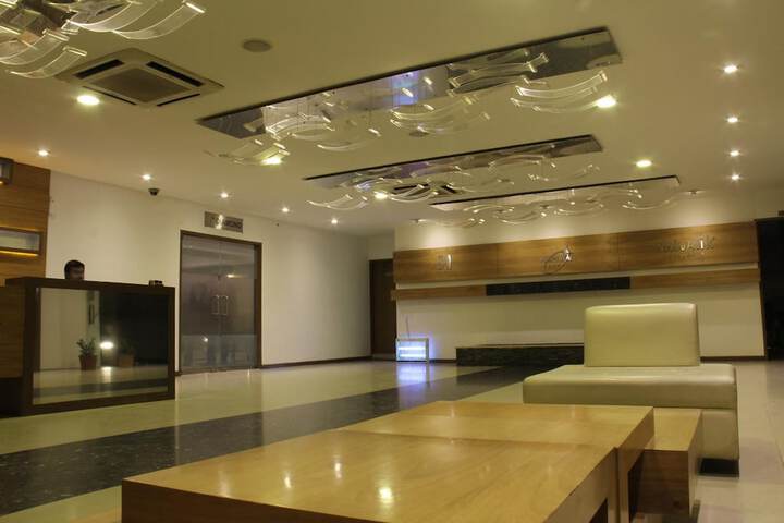 Entrance & Lobby