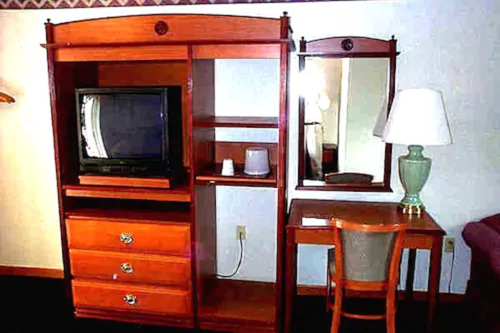Room 9 of 11