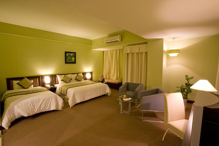 Room 12 of 127