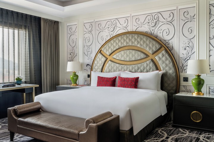 Room 5 of 43