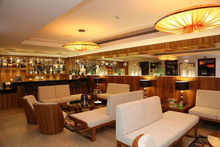 Lounge 42 of 73