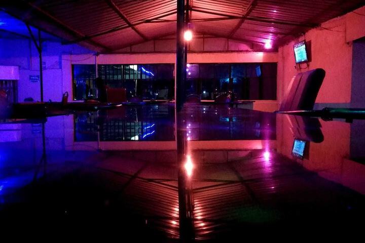 Lounge 14 of 17
