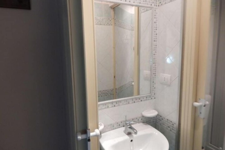 Room 15 of 22