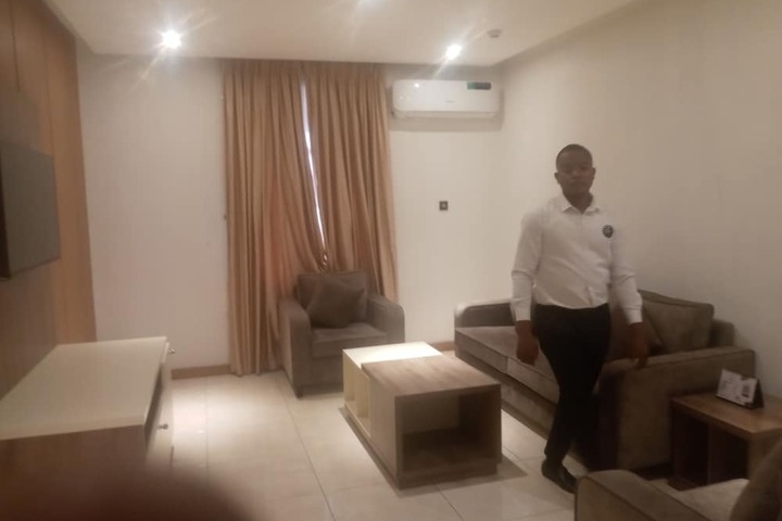 Room 10 of 18