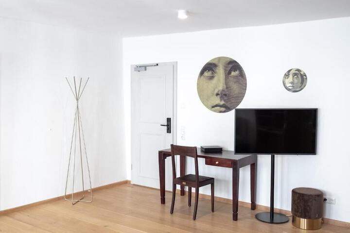 Room 9 of 19