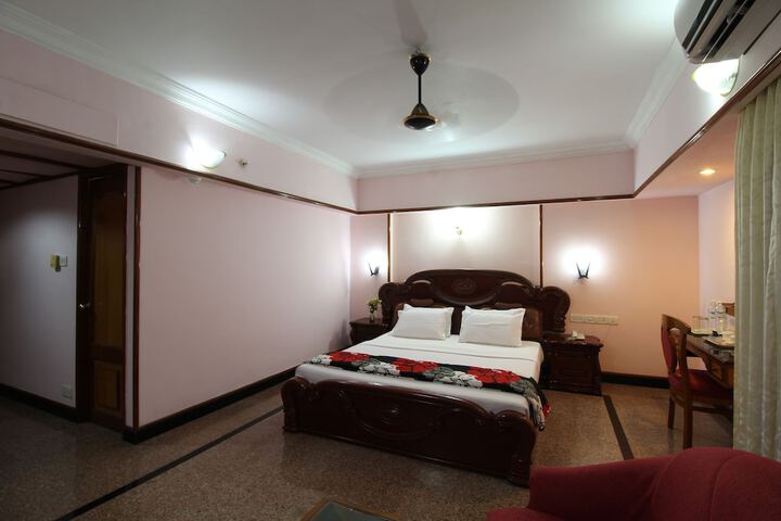 Room 12 of 30